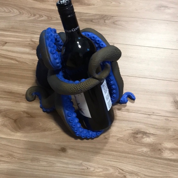 STLFLIX 3D printed OCTOPUS wine bottle holder - Picture 7 of 7